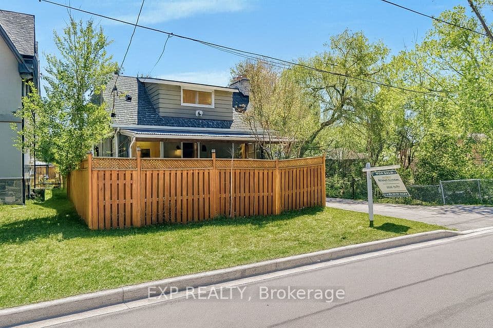 1331 St. James Avenue, Mississauga, ON L5E 1J3 – photo 2