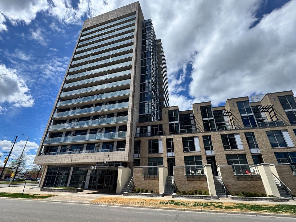 1940 Ironstone Drive 809, Burlington, ON L7L 0E4 – main photo