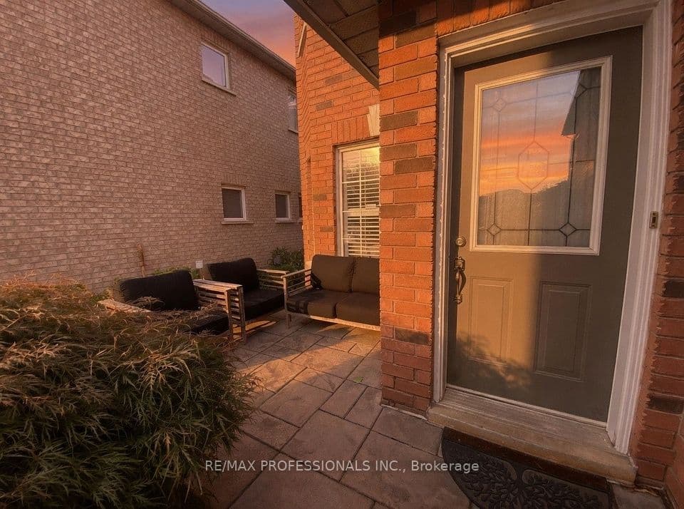 7153 Waldorf Way, Mississauga, ON L5N 7R3 – photo 2