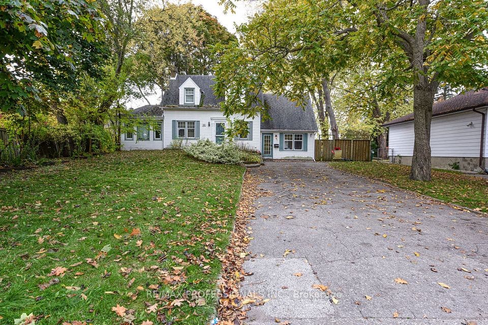 10 Broadview Avenue, Mississauga, ON L5H 2S9 – main photo