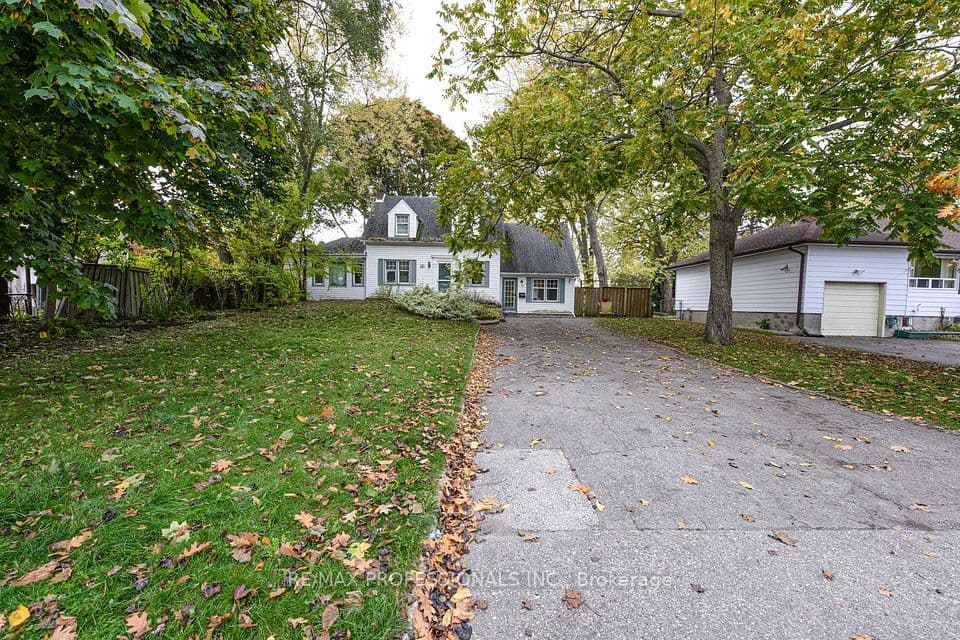 10 Broadview Avenue, Mississauga, ON L5H 2S9 – photo 2