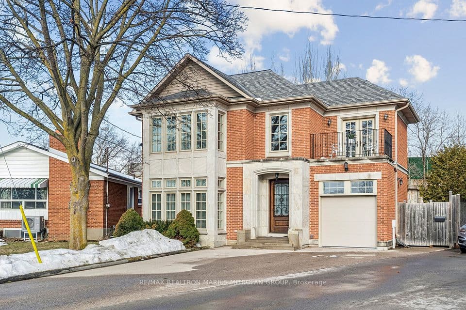7 Rollins Place, Toronto, ON M9B 3Y4 – main photo