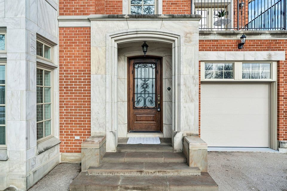 7 Rollins Place, Toronto, ON M9B 3Y4 – photo 2