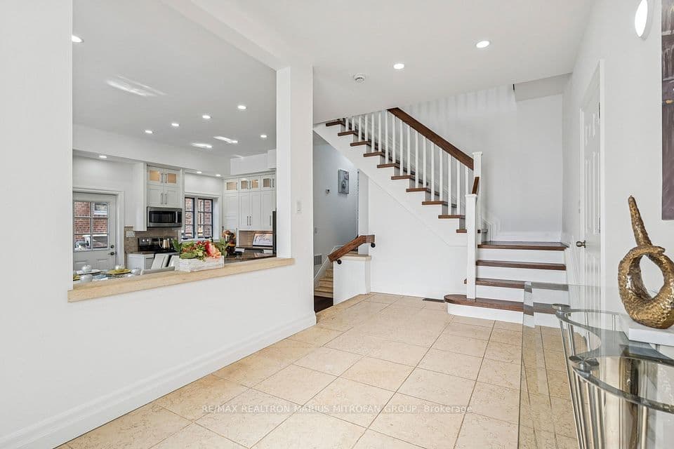 7 Rollins Place, Toronto, ON M9B 3Y4 – photo 3
