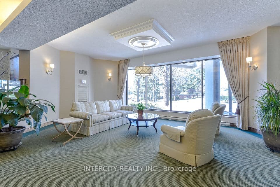 2000 Islington Avenue 308, Toronto, ON M9P 3S7 – photo 3