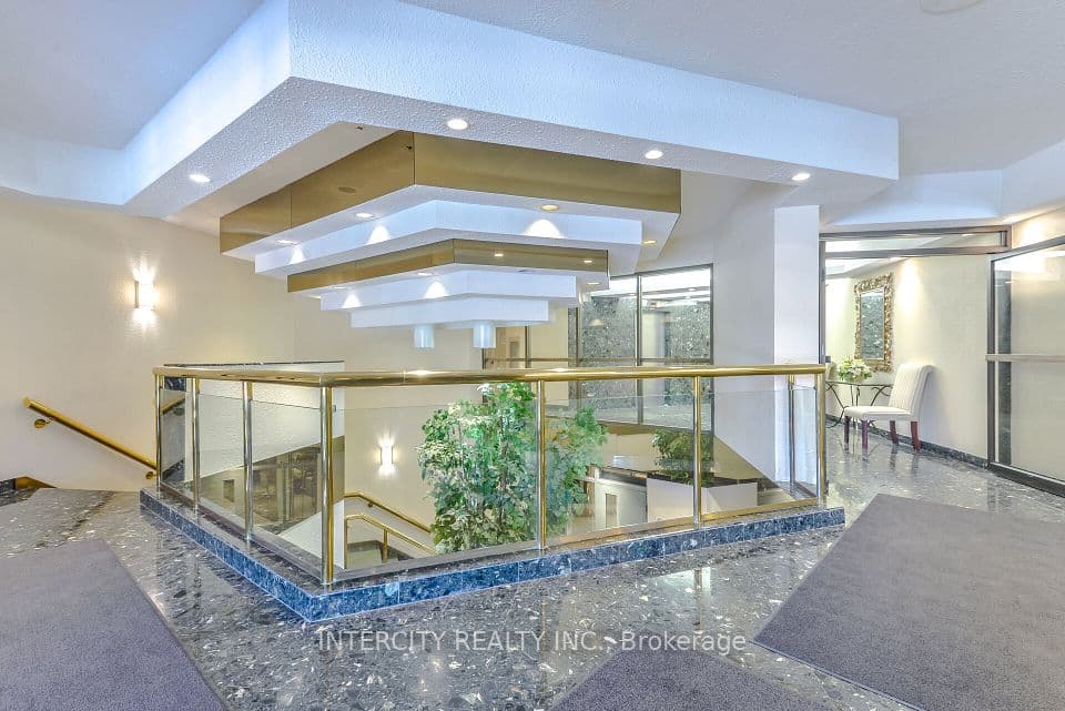 2000 Islington Avenue 308, Toronto, ON M9P 3S7 – photo 2