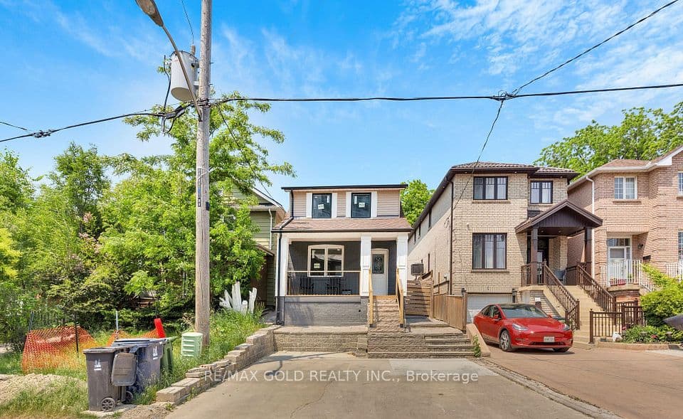 8 Fairglen Crescent, Toronto, ON M9N 1S2 – main photo