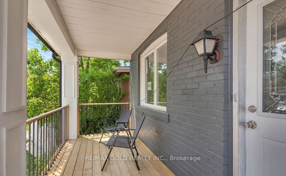 8 Fairglen Crescent, Toronto, ON M9N 1S2 – photo 3