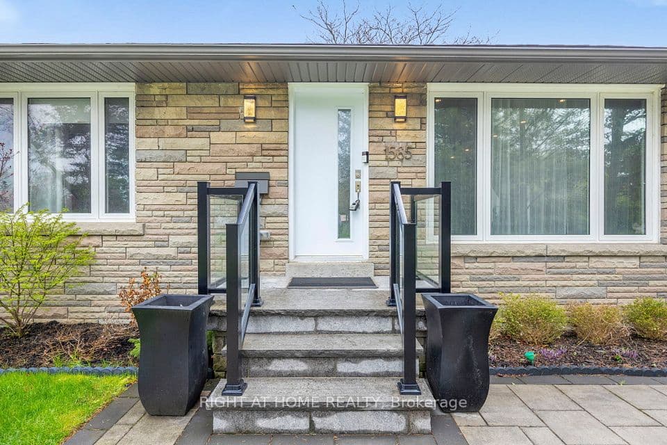 1565 Kipper Avenue, Mississauga, ON L5G 4C9 – photo 3