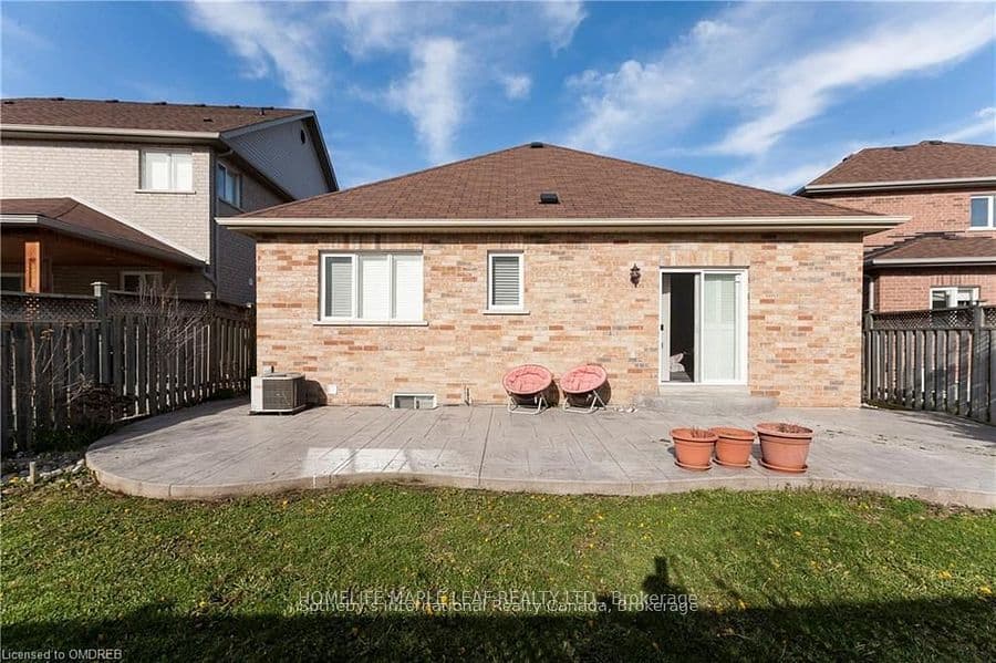 694 Gypsy Fly Crescent, Mississauga, ON L5W 1H5 – photo 2