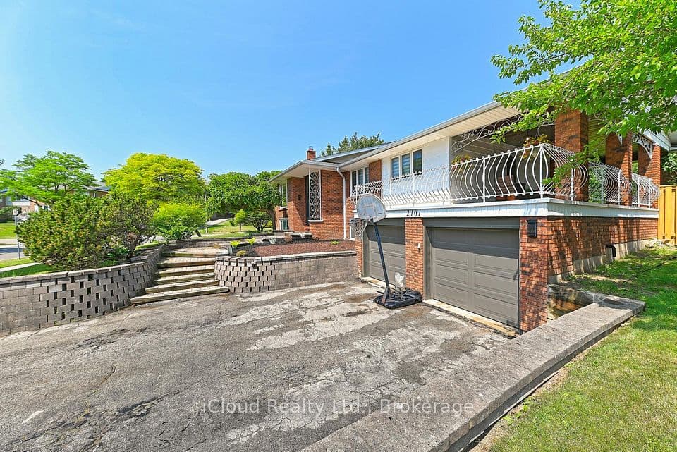 2101 Parkway Drive, Burlington, ON L7P 1S5 – photo 2