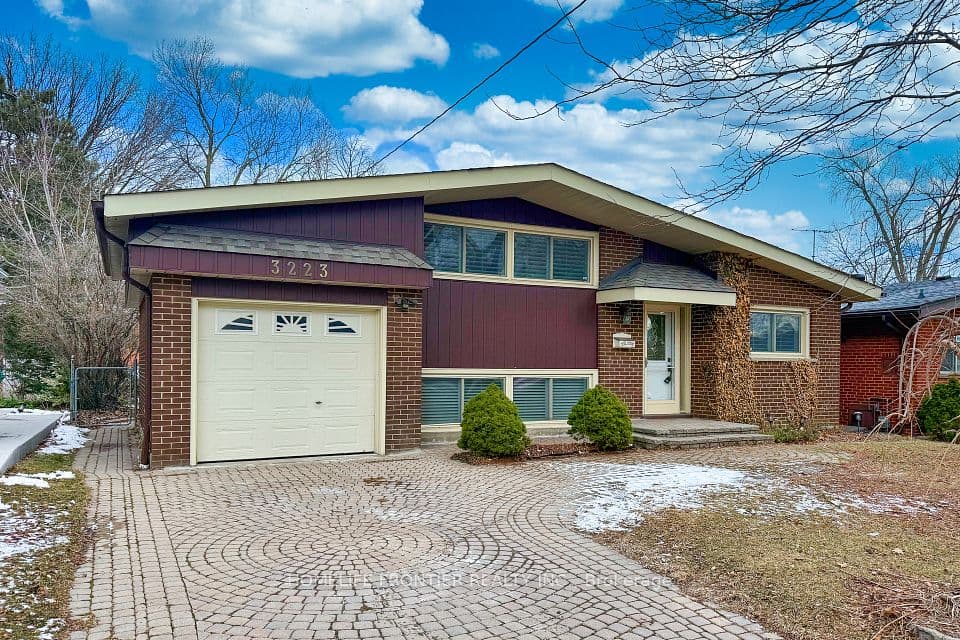 3223 Constitution Boulevard, Mississauga, ON L4Y 2Z1 – main photo
