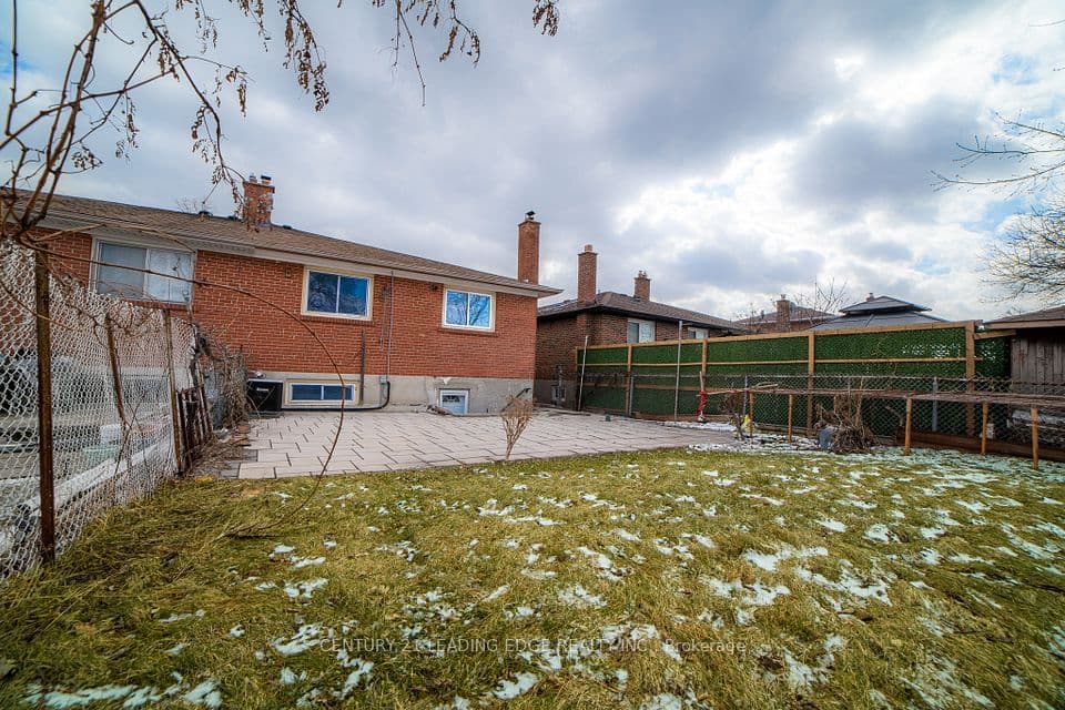 34 Petiole Road, Toronto, ON M3N 2B4 – photo 3