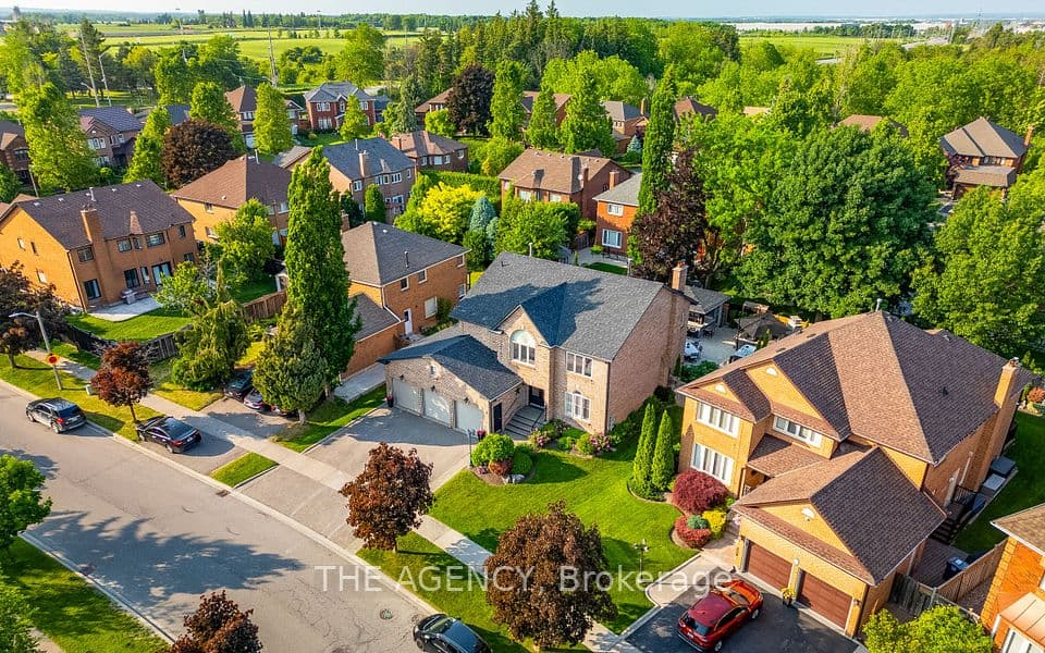 7 Stonegate Drive, Brampton, ON L6Z 3L7 – main photo