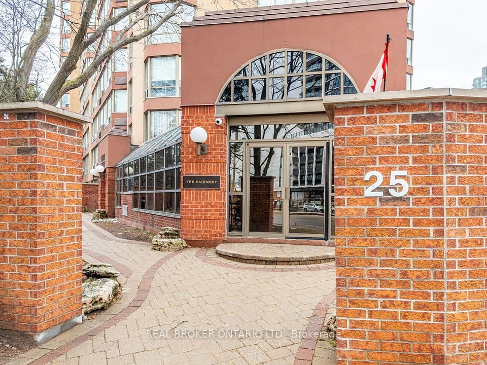 25 Fairview Road W 1103, Mississauga, ON L5B 3Y8 – photo 2