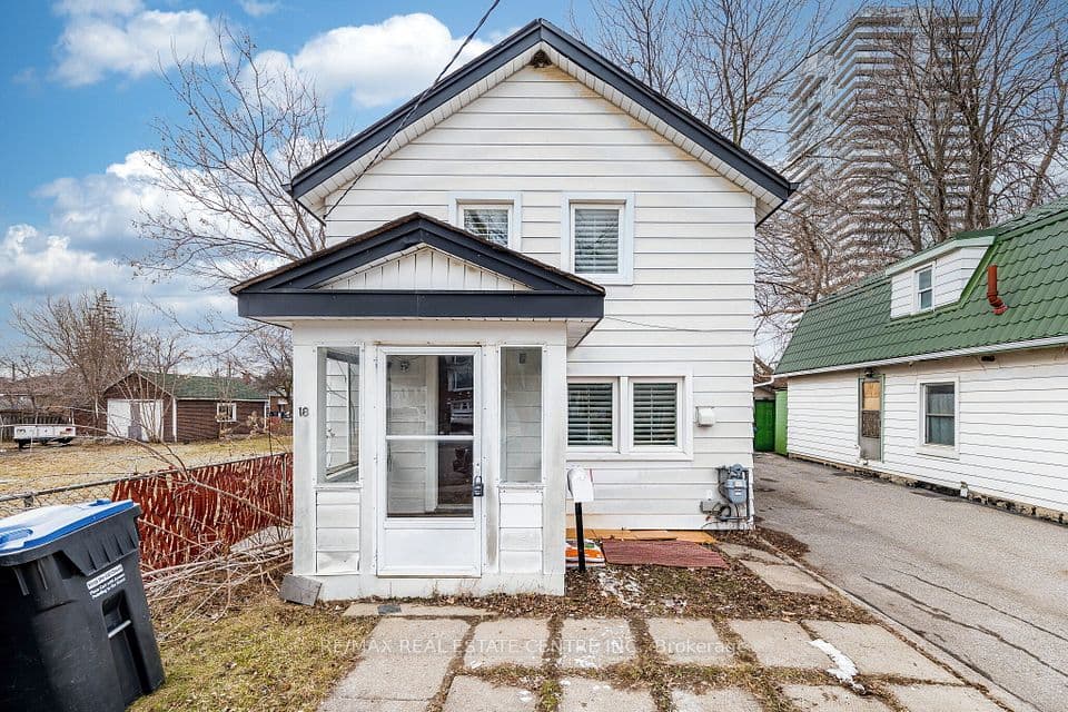 18 Hillcrest Avenue, Brampton, ON L6W 1Y8 – main photo