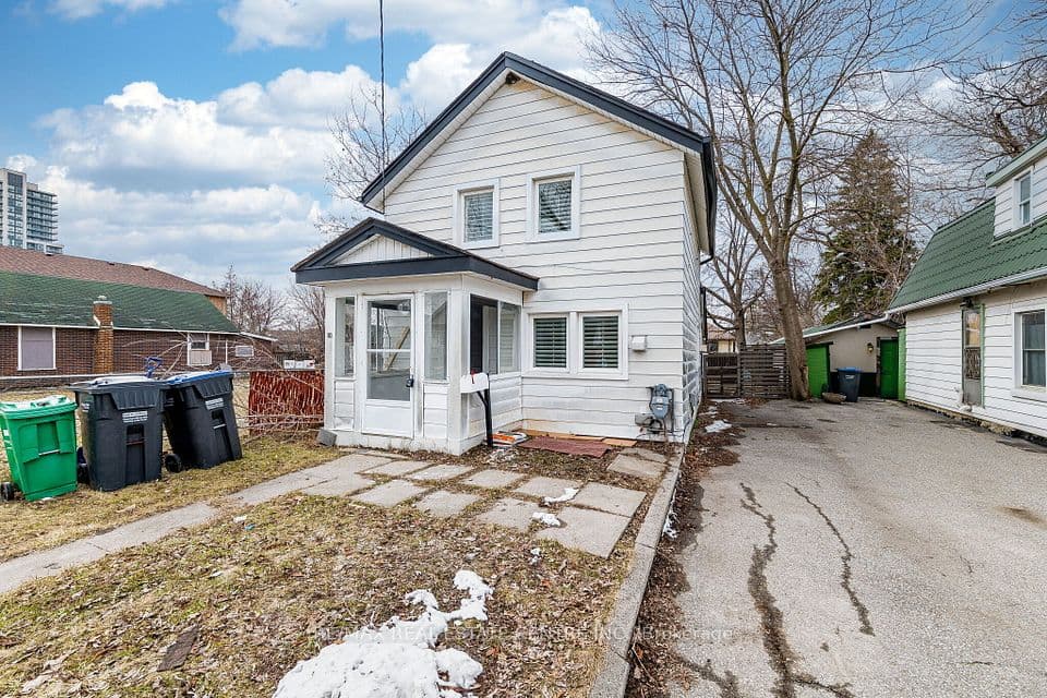 18 Hillcrest Avenue, Brampton, ON L6W 1Y8 – photo 2