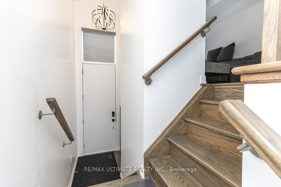 13 Caroline Carpenter Grove, Toronto, ON M3K 0B1 – photo 2