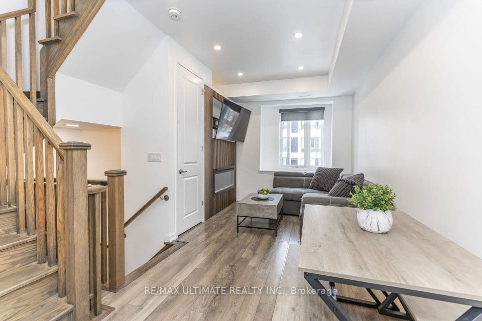 13 Caroline Carpenter Grove, Toronto, ON M3K 0B1 – photo 3