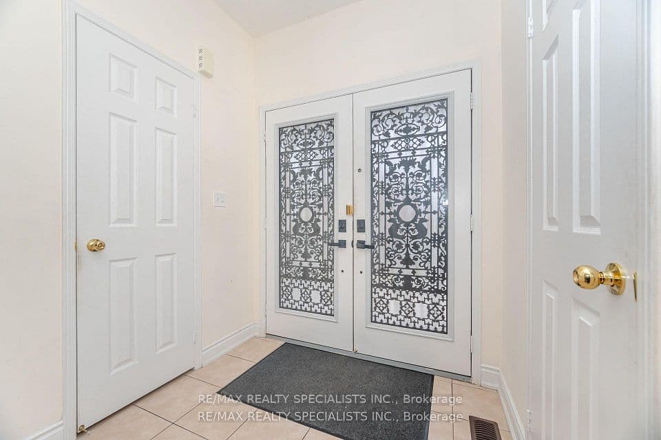 23 Personna Circle, Brampton, ON L6X 0P1 – photo 3