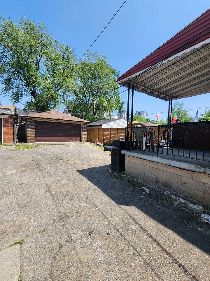 415 Symington Avenue, Toronto, ON M6N 2W4 – photo 3