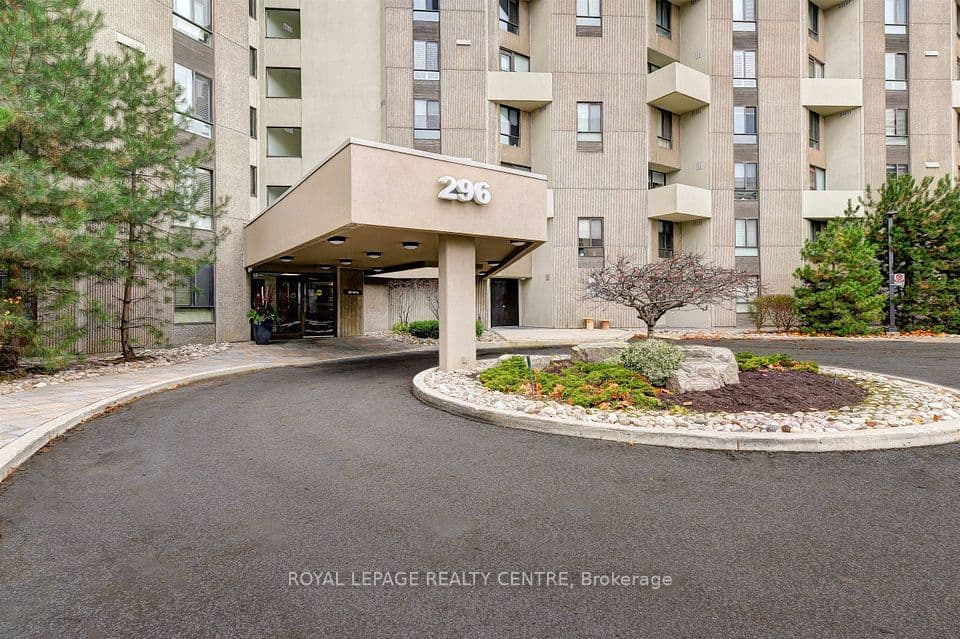 296 Mill Road B4, Toronto, ON M9C 4X8 – main photo