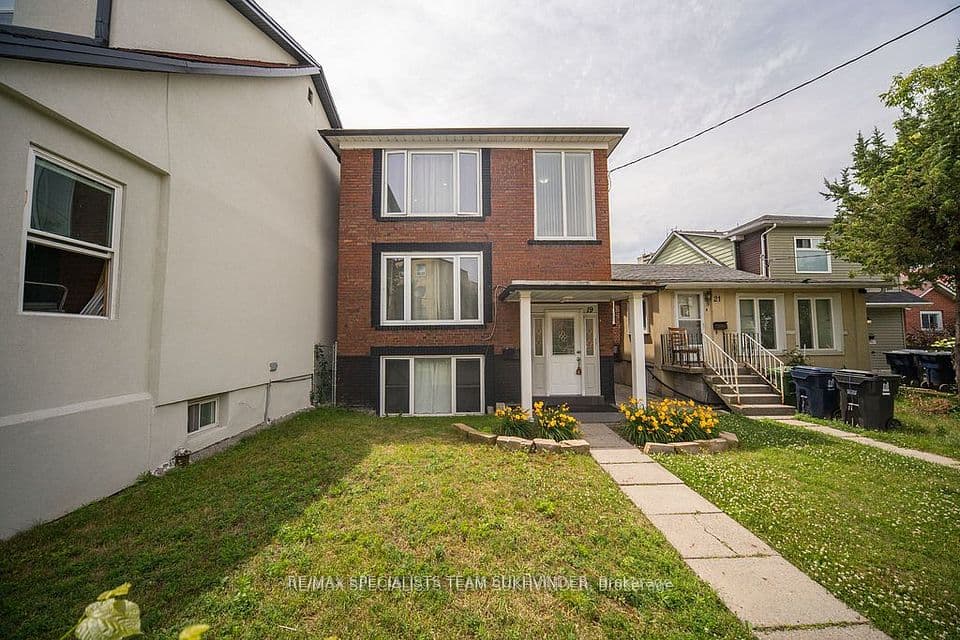 19 Buttonwood Avenue, Toronto, ON M6M 2H9 – main photo