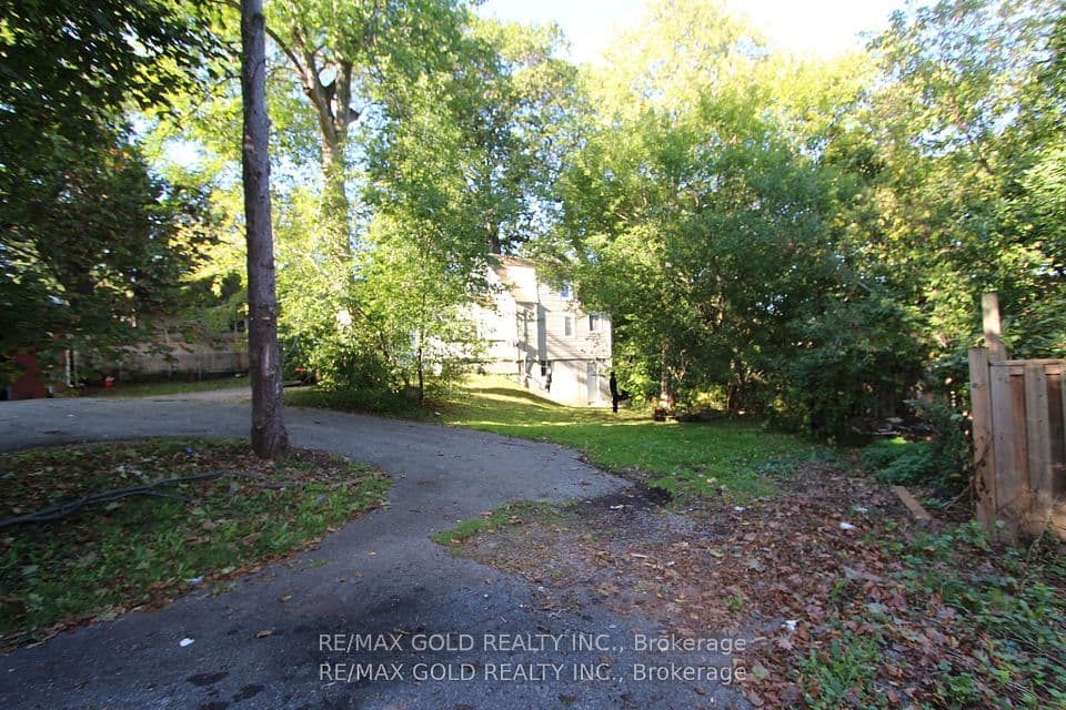 961 Lakeshore Road W, Mississauga, ON L5H 1H8 – main photo