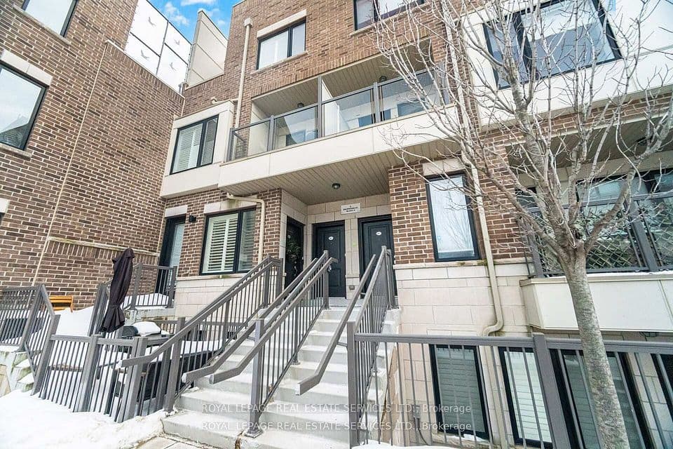 8 Drummond Street 402, Toronto, ON M8V 1Y8 – main photo
