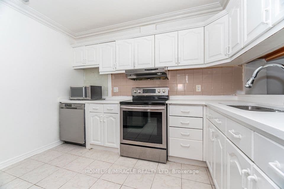 236 Albion Road 208, Toronto, ON M9W 6A6 – main photo