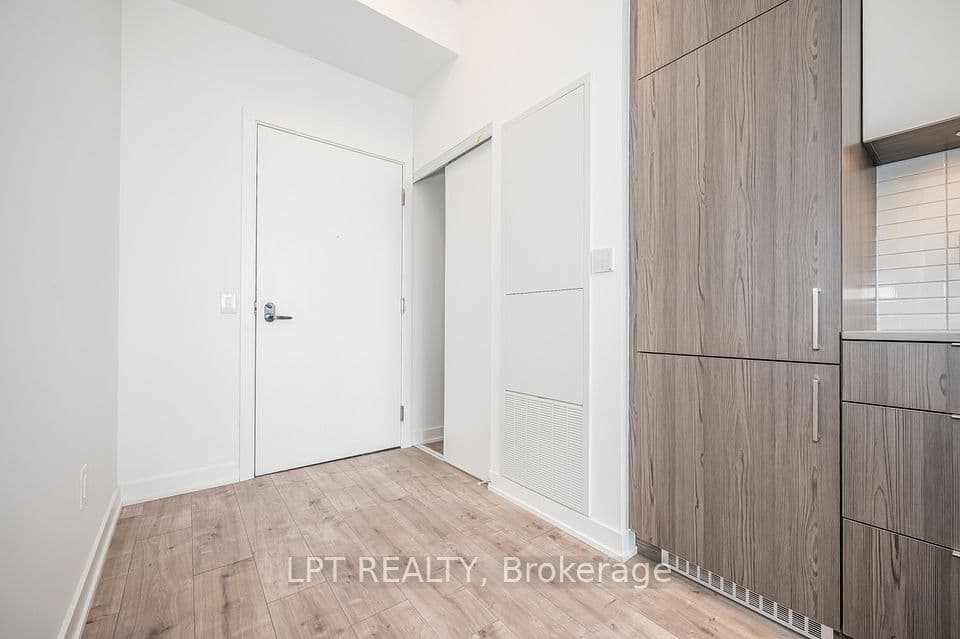 220 Missinnihe Way 517, Mississauga, ON L5H 0A7 – photo 2