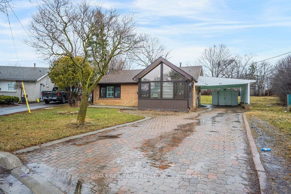30 Lawrence Crescent, Brampton, ON L6W 2P3 – photo 2