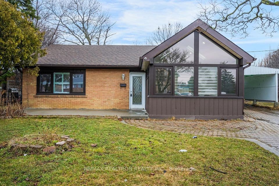 30 Lawrence Crescent, Brampton, ON L6W 2P3 – main photo