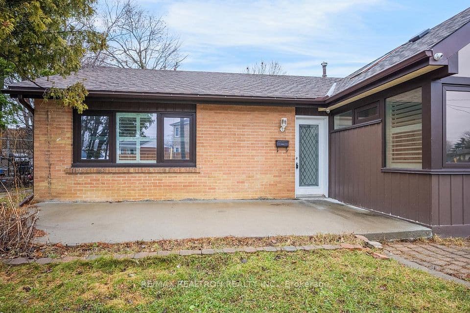30 Lawrence Crescent, Brampton, ON L6W 2P3 – photo 3