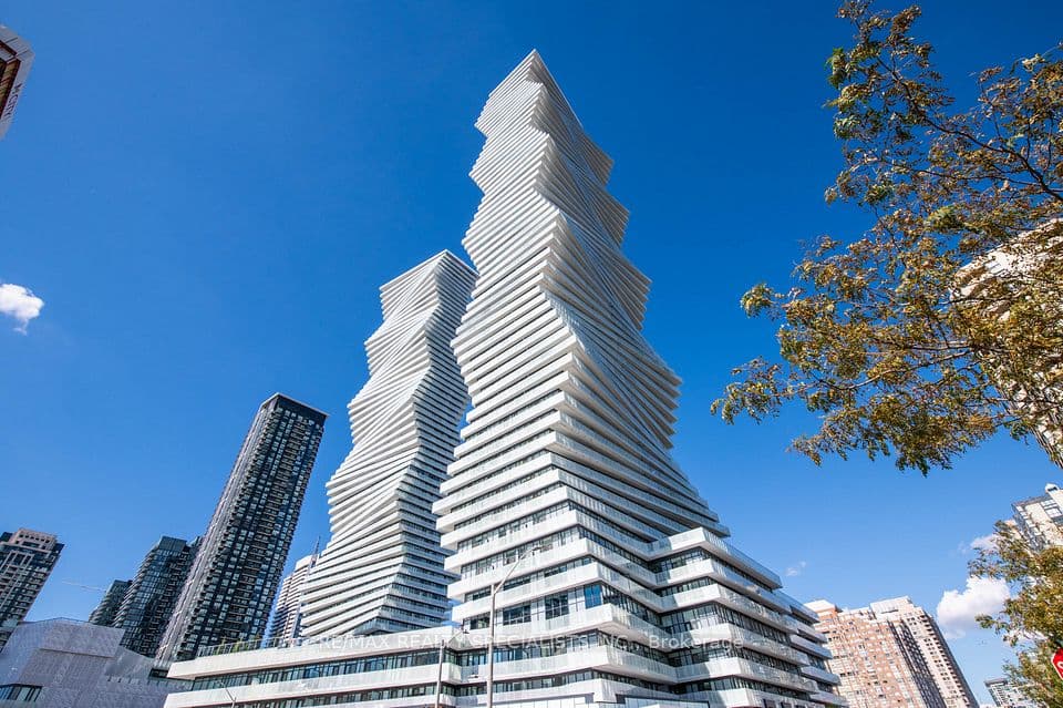 3883 QUARTZ Road 321, Mississauga, ON L5B 4M6 – main photo