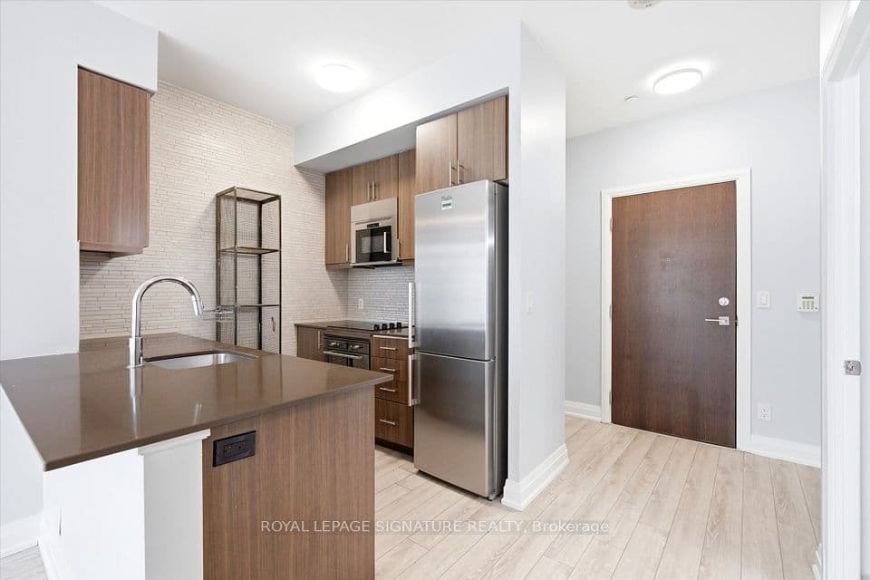 6 Eva Road GL5, Toronto, ON M9C 0B1 – photo 2