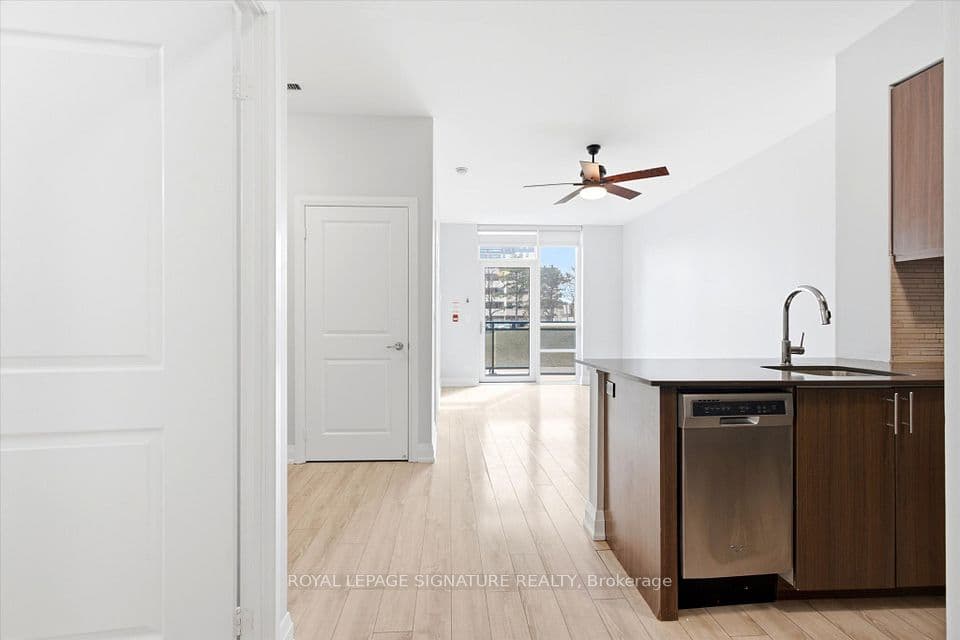 6 Eva Road GL5, Toronto, ON M9C 0B1 – main photo