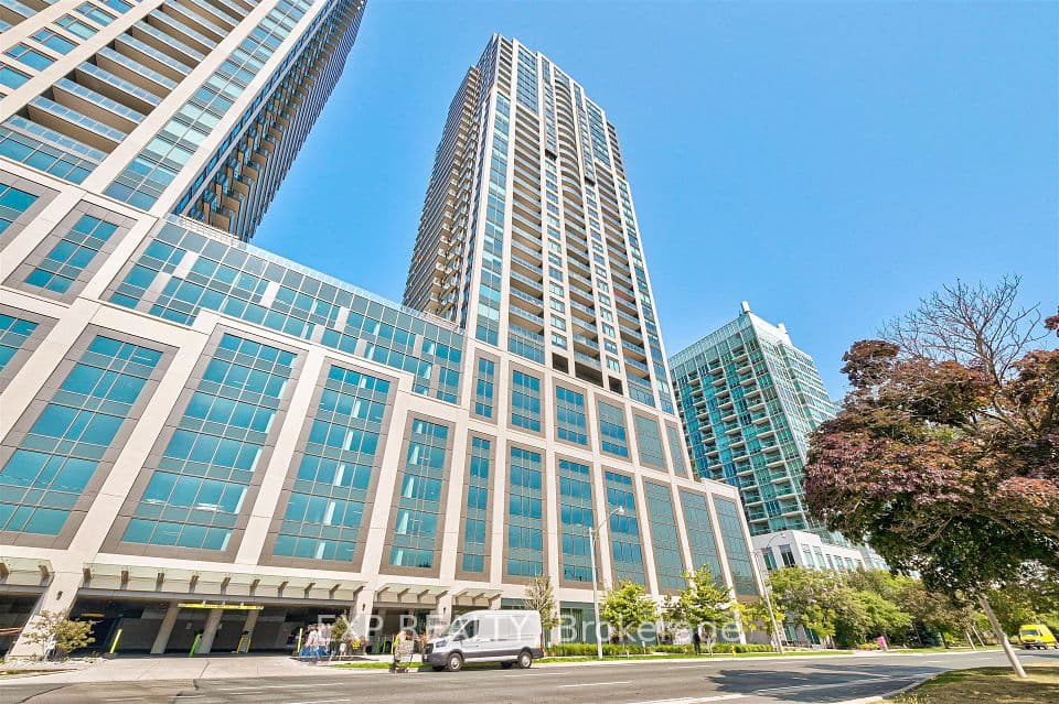 1926 Lakeshore Boulevard W 2216, Toronto, ON M6S 1A1 – main photo