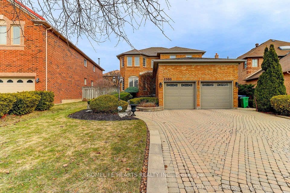 6300 McCracken Drive, Mississauga, ON L5V 1X8 – photo 2