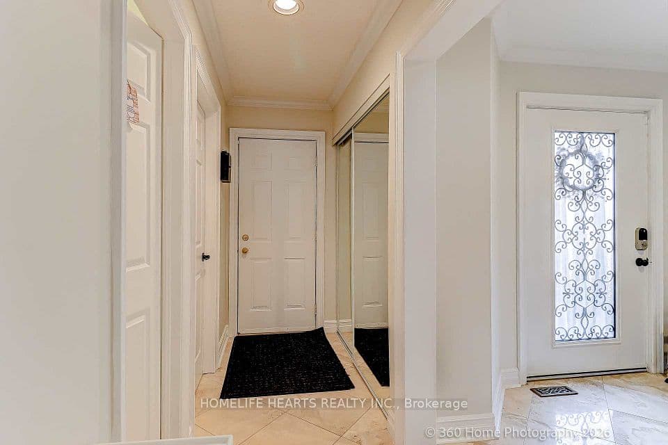 6300 McCracken Drive, Mississauga, ON L5V 1X8 – photo 3