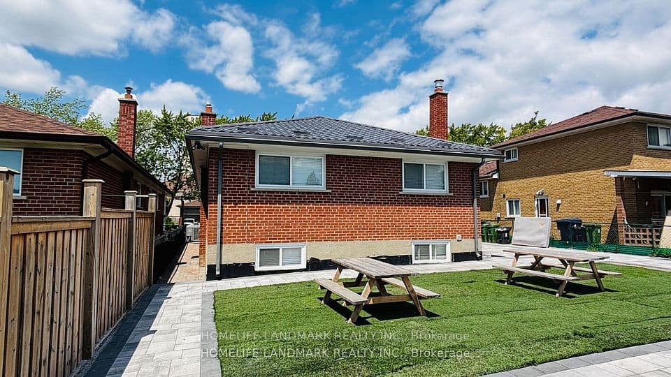 204 Derrydown Road, Toronto, ON M3J 1S1 – photo 3