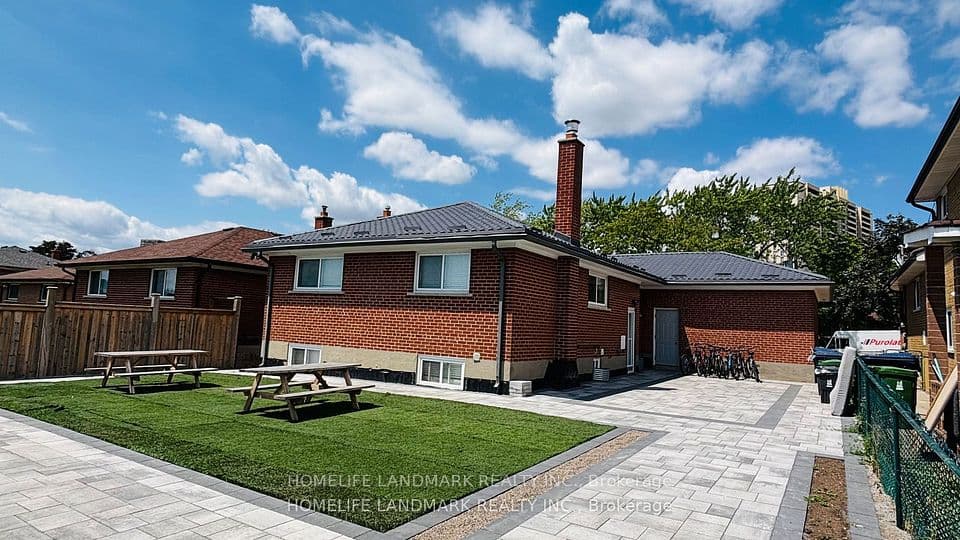 204 Derrydown Road, Toronto, ON M3J 1S1 – photo 2