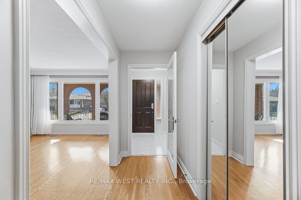 6 Disan Court, Toronto, ON M9V 4A7 – photo 3