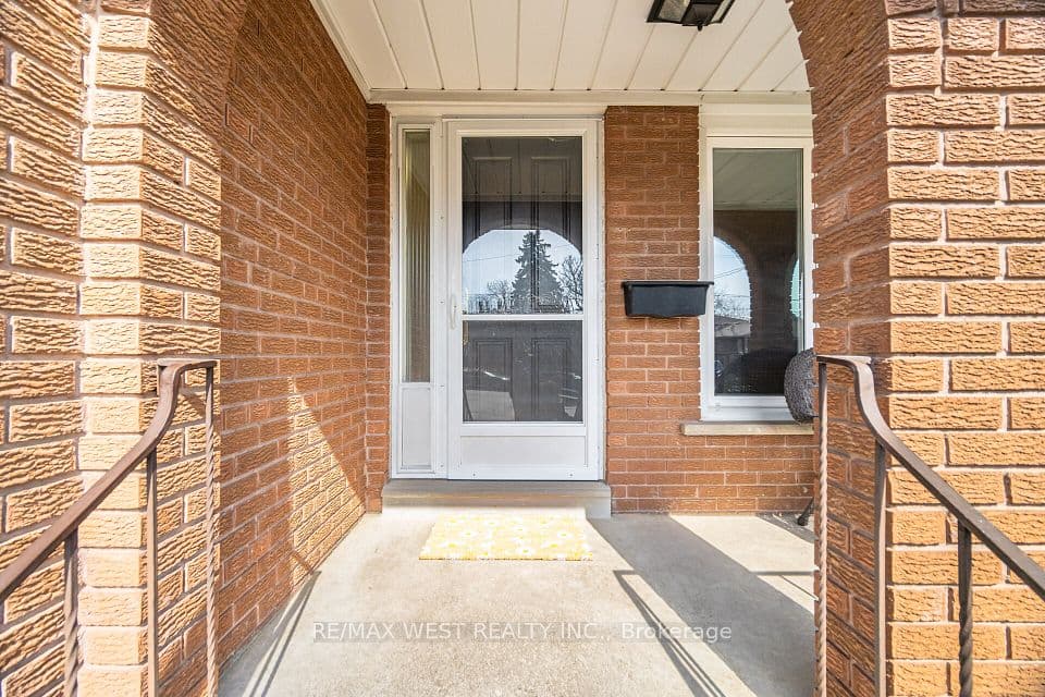 6 Disan Court, Toronto, ON M9V 4A7 – photo 2