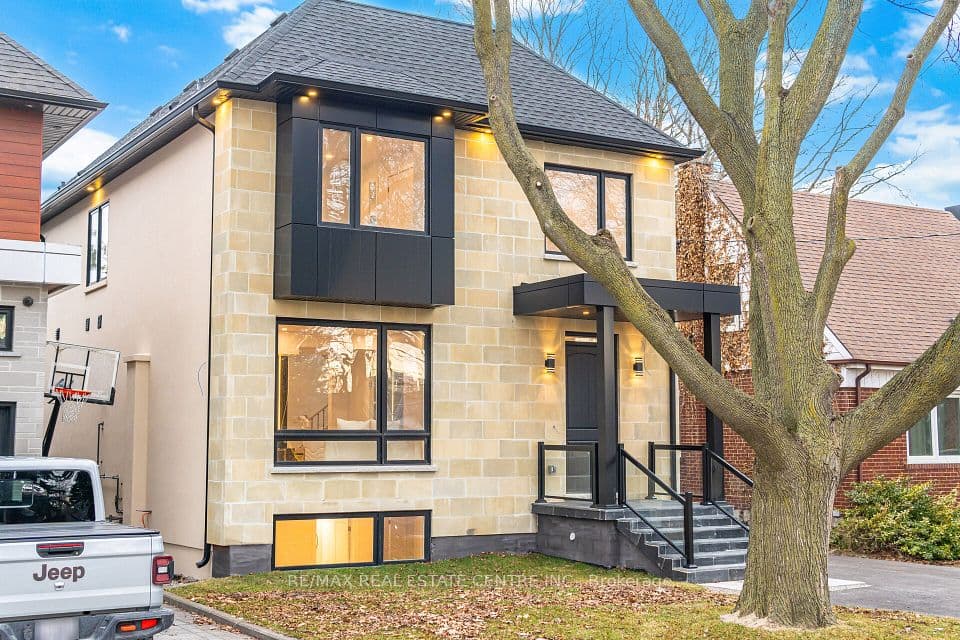 11 Bentley Drive, Toronto, ON M8Z 3L9 – photo 2