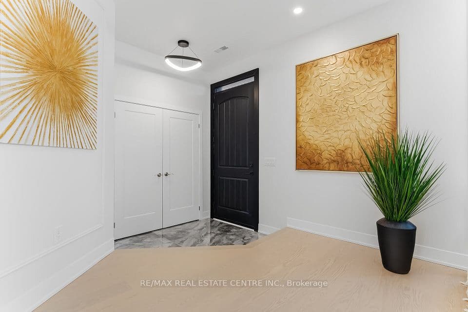 11 Bentley Drive, Toronto, ON M8Z 3L9 – photo 3