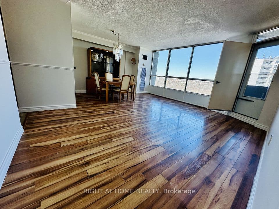10 Martha Eaton Way S 1806, Toronto, ON M6M 5B3 – photo 3