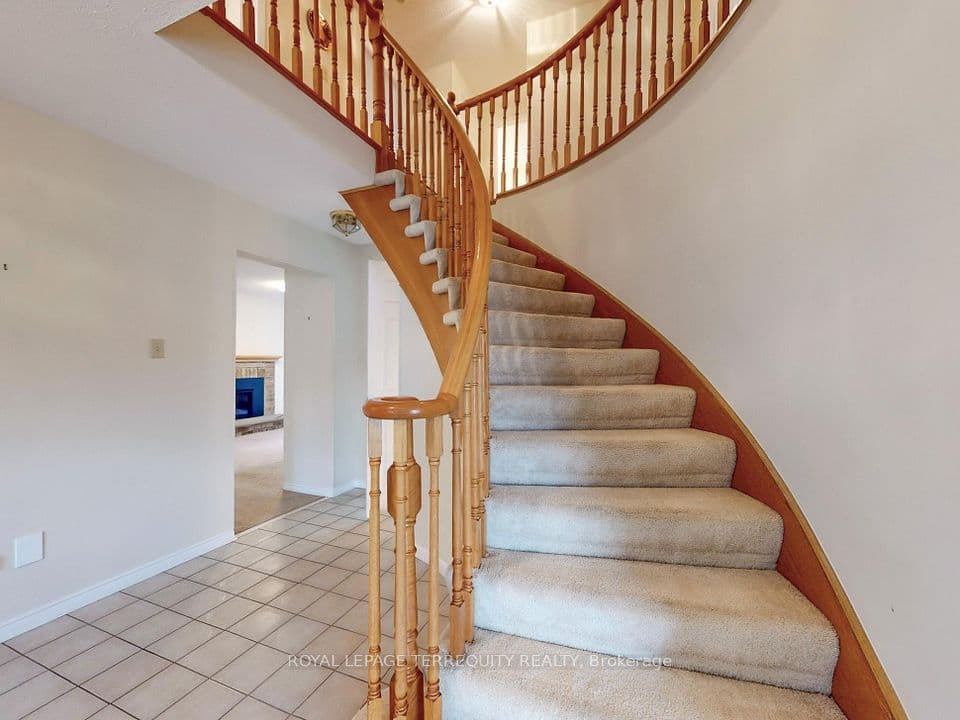 4 Mowat Court, Brampton, ON L6Z 3E6 – photo 2