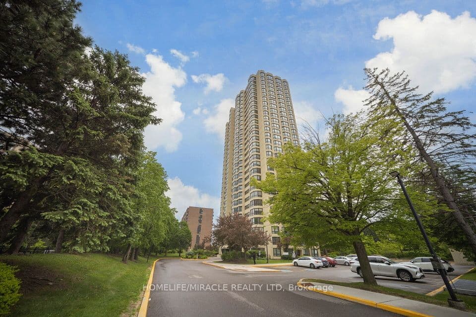 8 Lisa Street 1802, Brampton, ON L6T 4S6 – main photo
