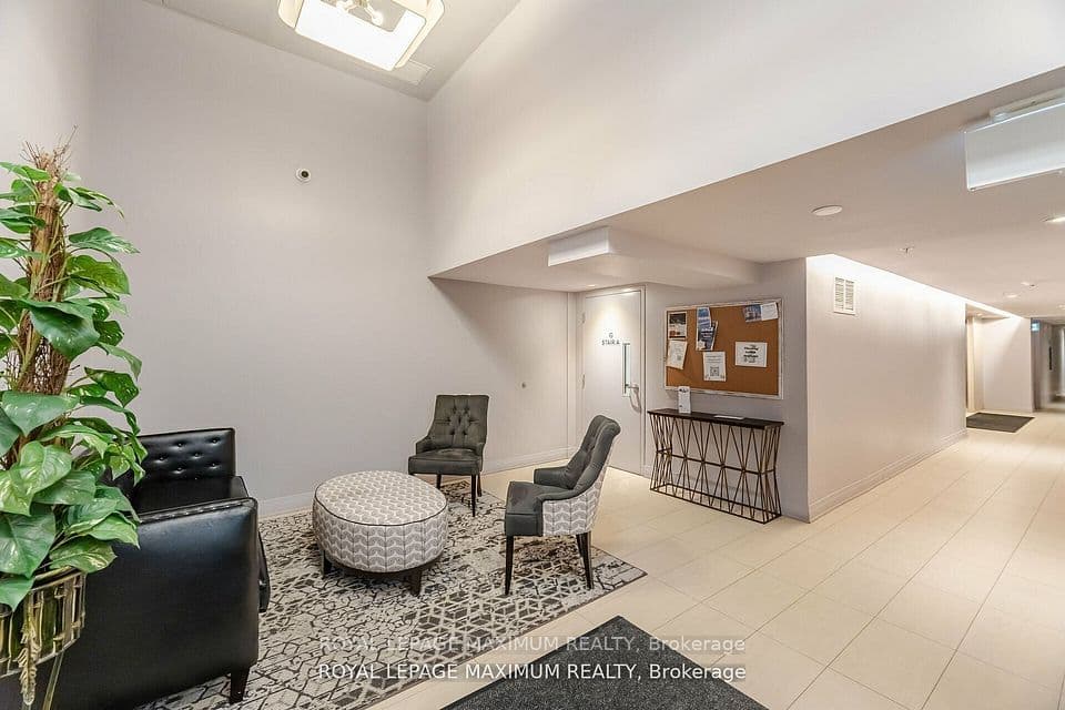 408 E Browns Line 308, Toronto, ON M9W 3T9 – photo 3